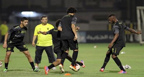 بالفيديو.. الاتحاد ينهي مرانه المسائي مبكراً.. وعودة قاسم